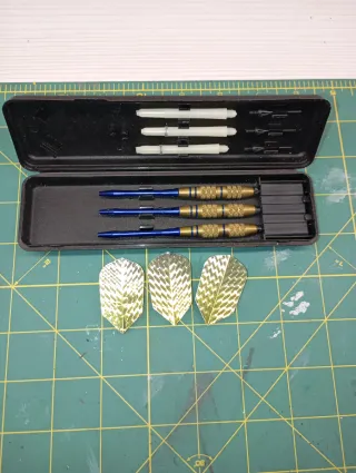 Juego Dardos Harrows con Estuche