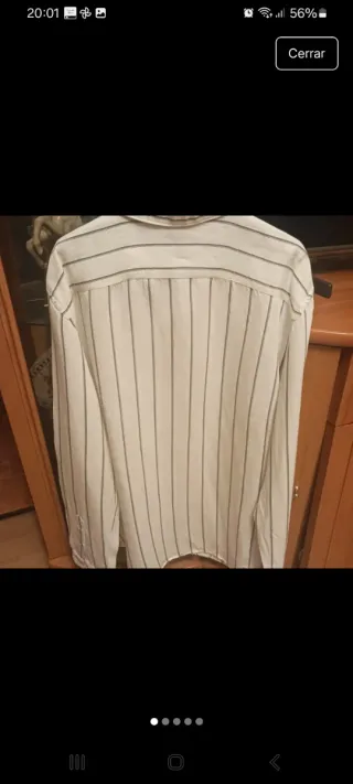 Camisa de rayas gris y blanca