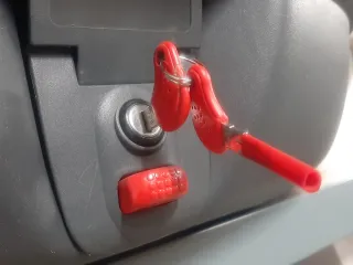 Baúl GIVI grande con su soporte original.