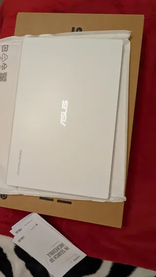 Ordenador portátil ASUS blanco