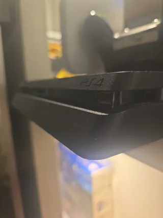 PS4 1TB con Mando y 2 Juegos