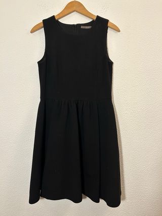 Vestido negro sin mangas