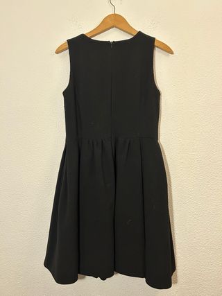 Vestido negro sin mangas