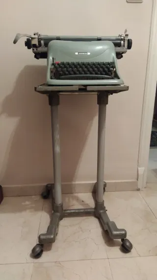 Máquina de escribir Hispano Olivetti Lexicon 80