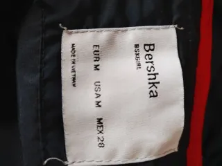 Chubasquero cortavientos con capucha