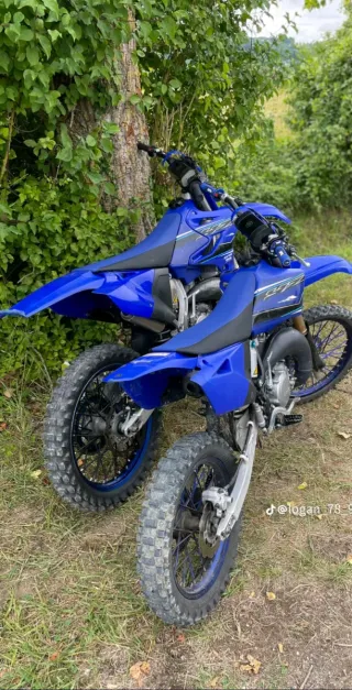 1 Moto Yamaha Azule