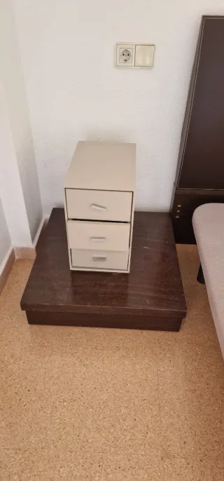 Dormitorio: Cabezal, Mesitas, Espejo y Base