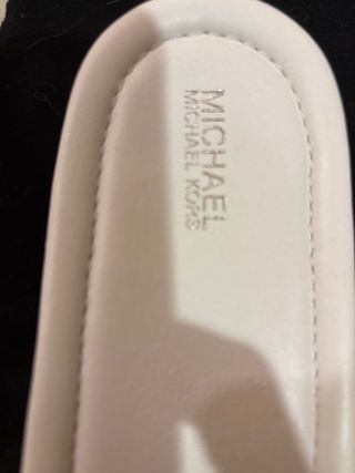 Sandalias Michael Kors Blancas y Plateadas