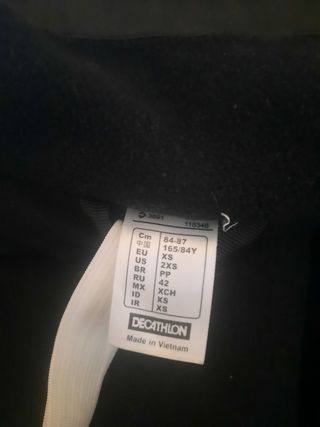 Modello kway nero da donna Decathlon