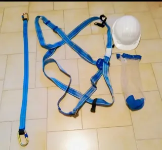 Kit de arnés anticaídas y casco de protección