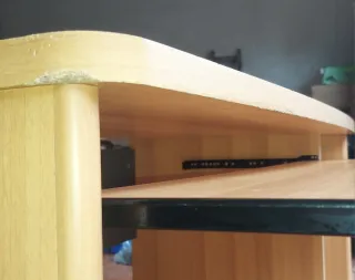 Scrivania porta PC con tastiera estraibile