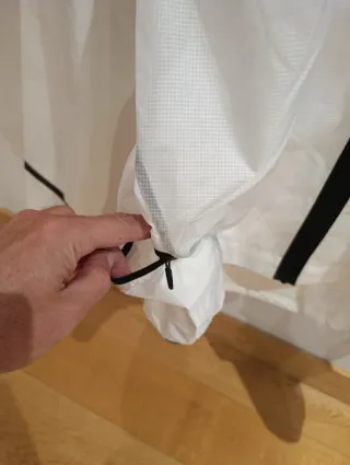 Chaqueta Adidas Terrex Xperior Light con capucha