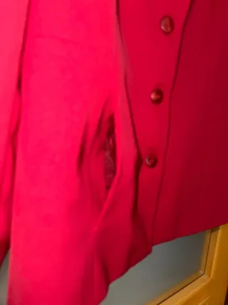 Chaqueta roja mujer elegante