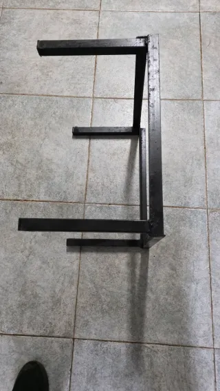 Soporte metálico para lavavajillas