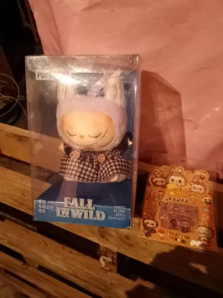 Muñeca Labubu Fall in Wild