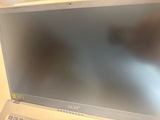 Portátil Acer LAPTOP-UTJJOOZE i3 8GB RAM 17 pollici