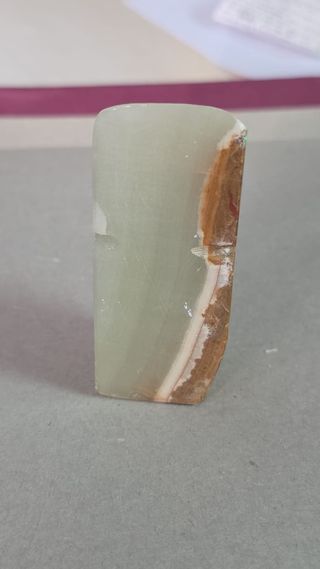 Madonna su pietra con bambino Gesù in braccio