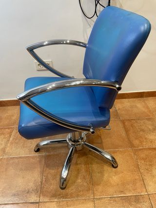 Equipamiento de peluquería cómodo y en buen estado
