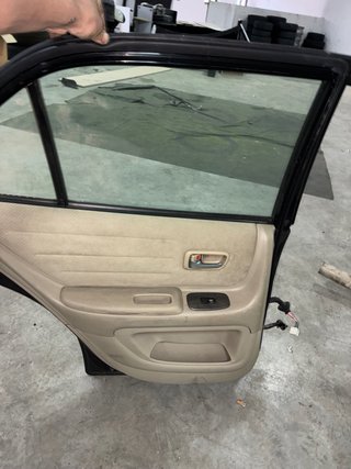Puerta Trasera Lexus IS200 Beige