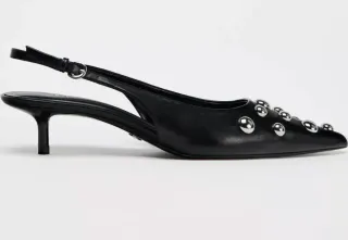 Zapatos negros tacón bajo tachas plateadas