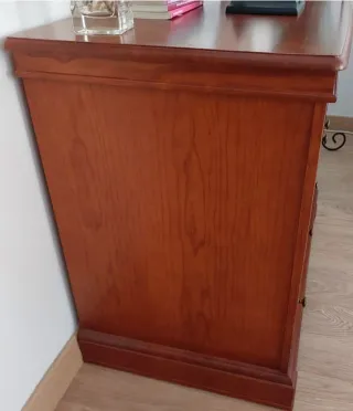 Mueble auxiliar madera maciza, vitrina y cajón
