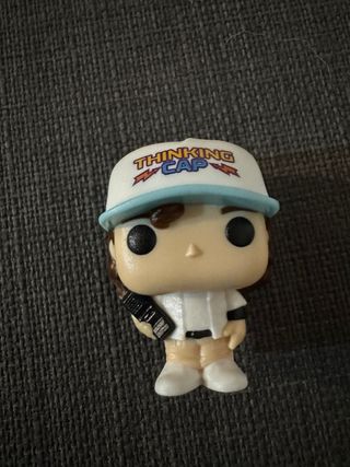Figura Funko Pop Dustin Thinking Cap