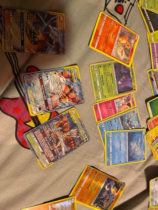 Caja Pokémon Sol y Luna GX, cartas de 2018 y 2019