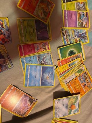 Caja Pokémon Sol y Luna GX, cartas de 2018 y 2019