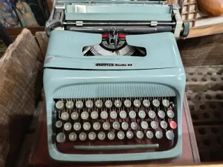 Máquina de escribir Olivetti Studio 44