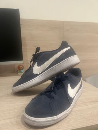 Zapatillas Nike Piel Azul y Blanca Elegantes