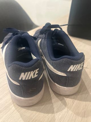 Zapatillas Nike Piel Azul y Blanca Elegantes