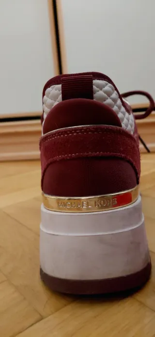 Zapatillas Michael Kors rosas, blancas y doradas