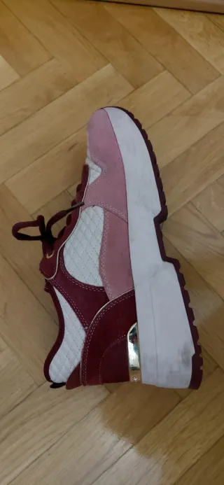 Zapatillas Michael Kors rosas, blancas y doradas