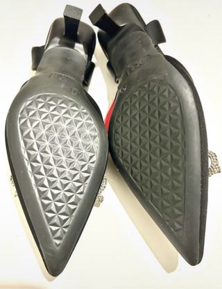 Zapatos destalonados XTI negros con lazo