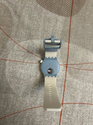 Reloj Swatch Blanco y Azul