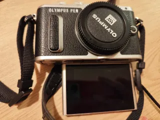 Cámara Olympus Pen E-PL8 Plata