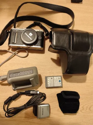 Cámara Olympus Pen E-PL8 Plata