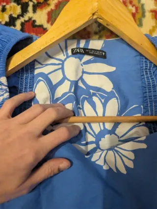 Vestido Zara floral azul y blanco