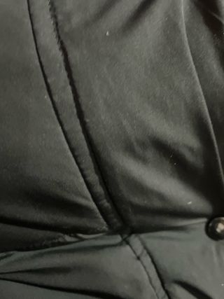 Ropa negra acolchada