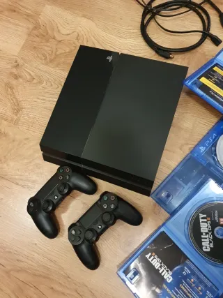 PS4 (PlayStation 4) + 2 Mandos + 3 Juegos y cables