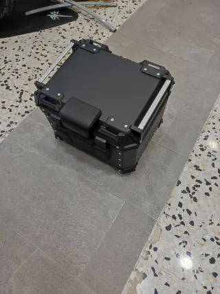 Baúl Mitt 555 Negro/Plata