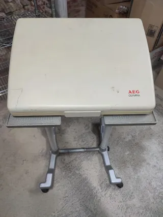 Máquina de escribir eléctrica AEG Olympia Carrera