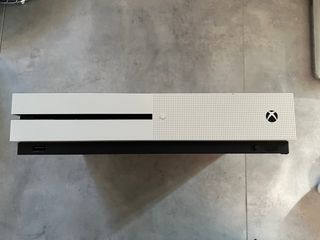 Xbox One 500GB + 2 Controller