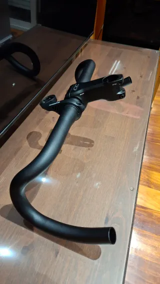 Conjunto manillar y potencia de gravel