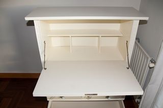 Cómoda vintage de madera beige