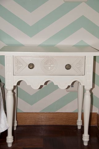 Cómoda vintage de madera beige