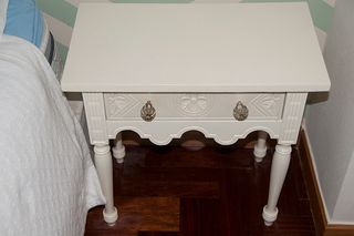 Cómoda vintage de madera beige