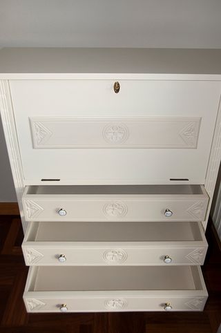 Cómoda vintage de madera beige