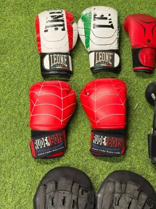 Kit Boxeo Guantes Leone y Charlie