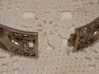 Brazalete estilo antiguo plateado